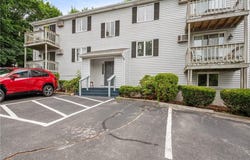 2 Angle Street, Lincoln, RI 02838