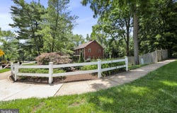 201 LAURENCE DRIVE, MOORESTOWN, NJ 08057