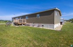 808 S Harold Dr, Lennox, SD 57039