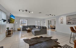 217 W Driftwood Dr, Fredericksburg, TX 78624