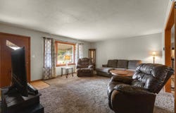 2610 St Elmo Dr, Hutchinson, KS 67502