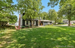 2941 Meadowbrook Drive SE, Grand Rapids, MI 49546