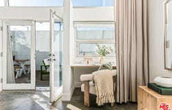 615 Hampton Dr, Venice, CA 90291