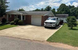 53 Central Drive, Parkersburg, WV 26105