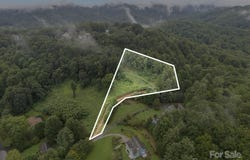 111 Stirling Lane, Hendersonville, NC 28791