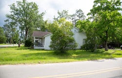 207 Thomas Sreet, Baxley, GA 31513