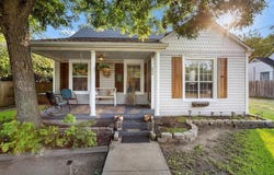 609 N Sherman Street, Ennis, TX 75119