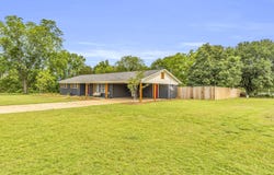 477 Lake Lowndes Rd, Columbus, MS 39702