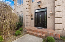 132 W Woodlands Drive, Gladstone, MO 64119