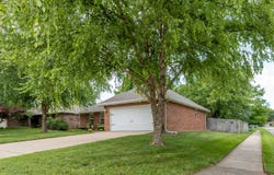 1021 W Whiteside Street, Springfield, MO 65807