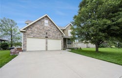 1905 160th Street, Basehor, KS 66007