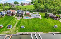 382 E Mohawk Drive, Malvern, OH 44644