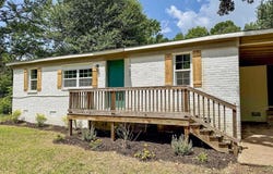 1423 1/2 S East St, Benton, AR 72015
