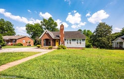 98 Broad Street N, Lexington, TN 38351