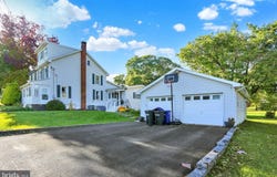 341 CHESTNUT Street, LEESPORT, PA 19533