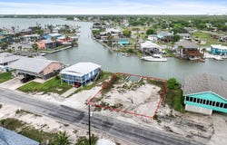 225 Bayshore Dr, Ingleside on the Bay, TX 78363