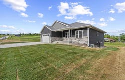 2416 Kestrel Dr SE, IA 52403