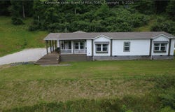 170 Mathews Mountain, Milton, WV 25541
