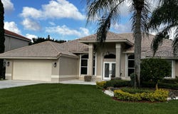5609 Lake Shore Village Circle, Lake Worth, FL 33463