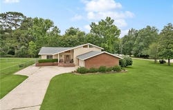 1702 LOUIS Lane, Bogalusa, LA 70427