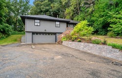 405 Creek Lane, Chaska, MN 55318