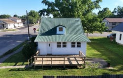 908 W Main St, Fairfield, IL 62837