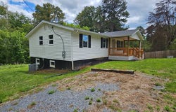 5290 Dixie Hill Rd, Buckingham, VA 23921
