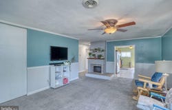 2 MEADOW LN, NEWARK, DE 19713