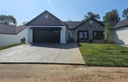 808 S 10th St, New Stanton, PA 15697