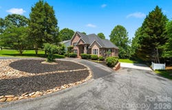 1245 34th Avenue NE, Hickory, NC 28601