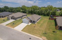 354 E Greystone Square, Webb City, MO 64870