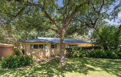 712 Oakwood Drive, Euless, TX 76040
