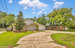 3201 Beachview Drive, Ocean Springs, MS 39564
