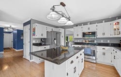 W148n10337 Windsong Cir, Germantown, WI 53022