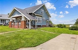 506 W 9th St, IA 52772