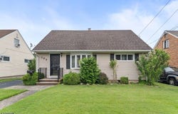 105 Greene Ave, Totowa Boro, NJ 07512-1632