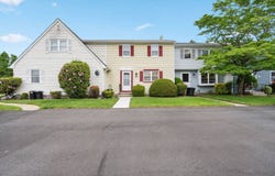 7 Merrimac Ct, Coram, NY 11727