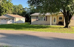 230 W Lafayette Street, Staunton, IL 62088