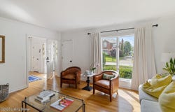 1813 Chaucer Ct, Louisville, KY 40220
