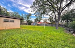 535 N 4th St, Uvalde, TX 78801