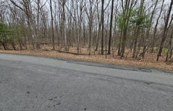 314 Ridgewood Lane, Hawley, PA 18428