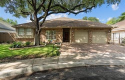 16 Cheshire Court, San Antonio, TX 78218