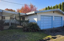 575 N 9TH St, Harrisburg, OR 97446