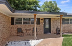 221 Redwood Lane, Levelland, TX 79336