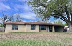 535 N 4th, Uvalde, TX 78801