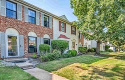 83 Pear Tree Ln, Franklin Twp., NJ 08823-1412