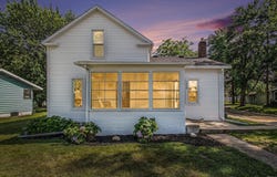 1230 E Clark Street, Warsaw, IN 46580-3526