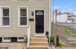 740 E CLARKE Avenue, YORK, PA 17403