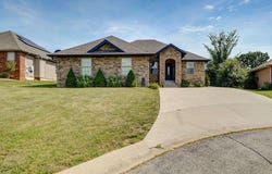 1402 E Fairwind, Ozark, MO 65721