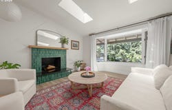70 COACHMAN Dr, Eugene, OR 97405